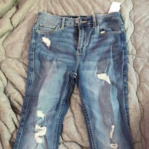 Size 3 Hollister High Rise super skinny jeans